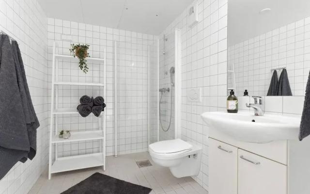 Charming Oslo Apartment With Balcony & Rooftop Access