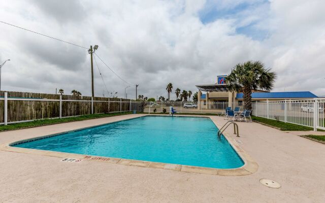 Quality Inn & Suites Port Lavaca near Lighthouse Beach