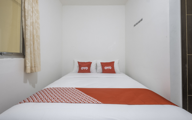 Super OYO 1568 Stasiun Ka Cirebon Guest House