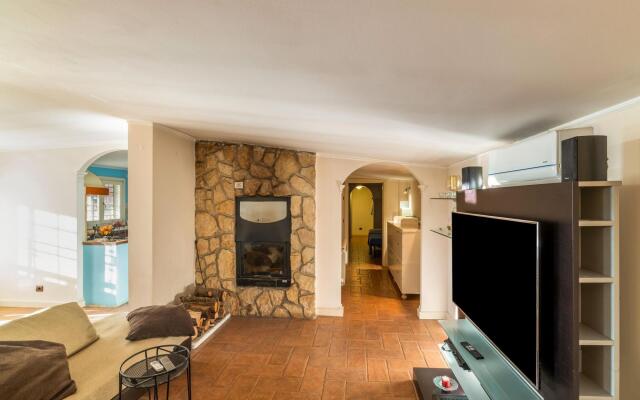 Villa near the sea with private pool