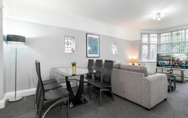 Family Home With Garden in Prime Birmingham Location