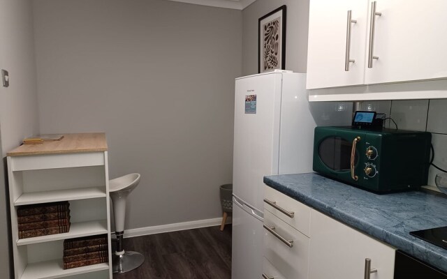 MALTING-GREEN DOOR-One Bedroom Apartment