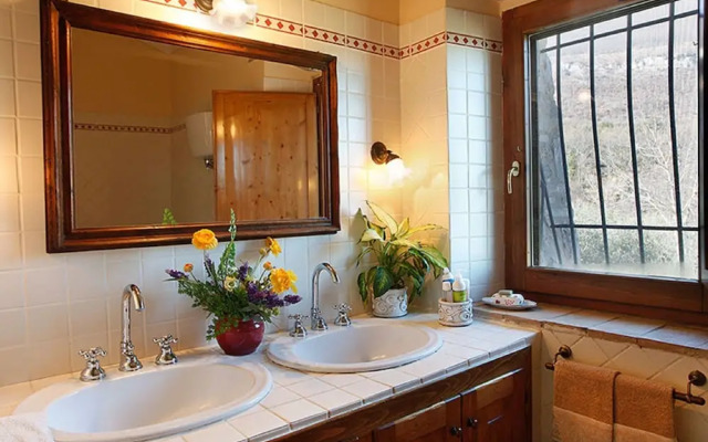 Apartment in Cetona With Pool