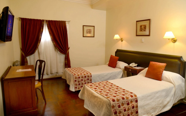 Muñiz Hotel