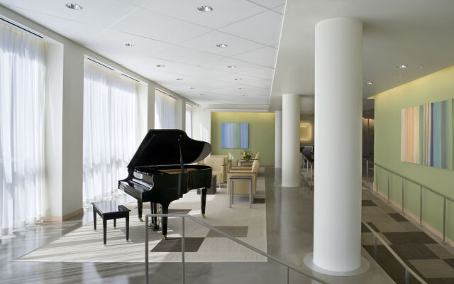 hotelVetro Iowa City, Tapestry Collection by Hilton