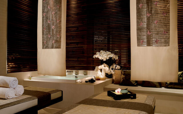 Financial International Street