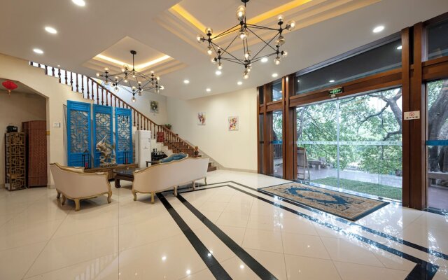 Guilin Crystal Crescent Moon Hotel