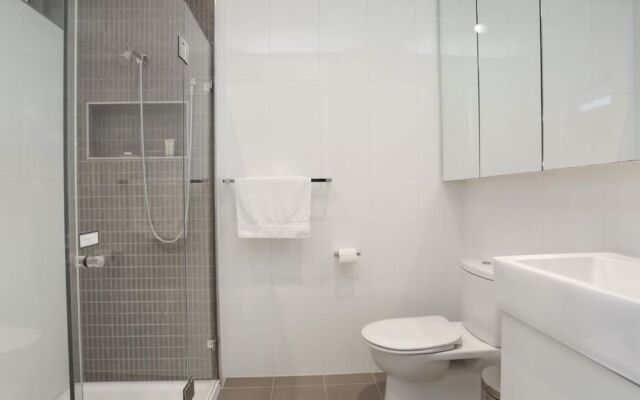 Kew Luxurious Townhouse