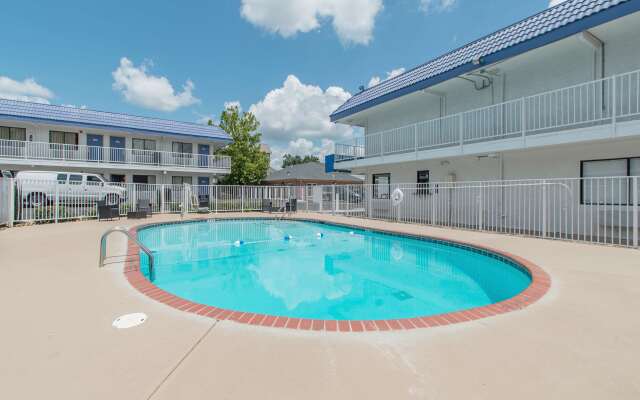 Motel 6 Norcross, GA - Atlanta Northeast