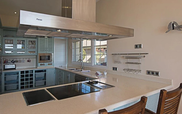 Villa - 6 Bedrooms with Pool, WiFi and Sea views - 106412