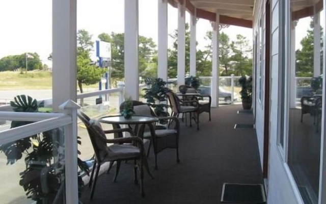 Breakers Boutique Inn