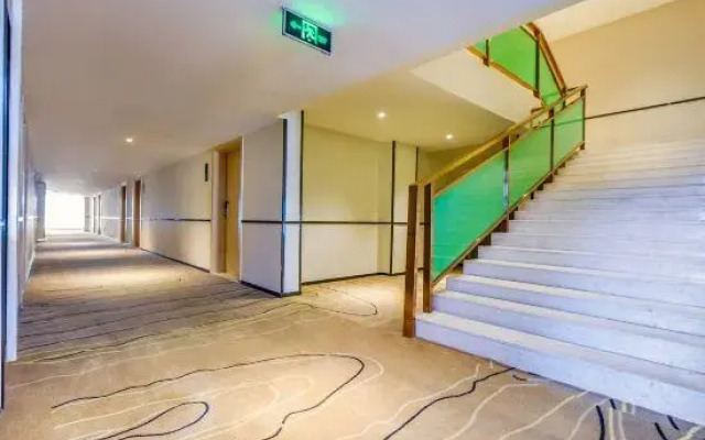 City Express Hotel (Zunyi Poly Future City)