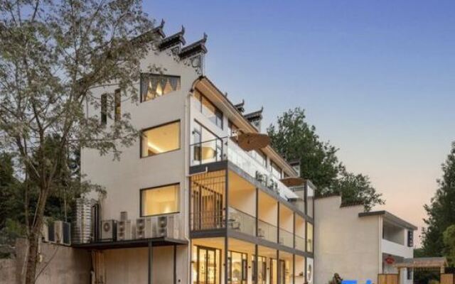 Returning to the original heart of seclusion, the beautiful abode