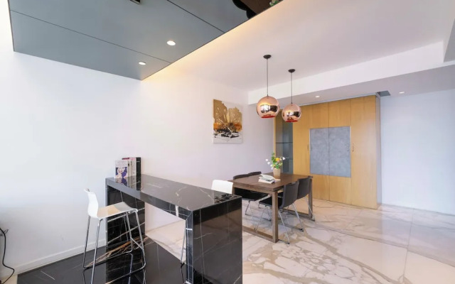 Tyms 2BR 1BA Apt Xujiahui Metro