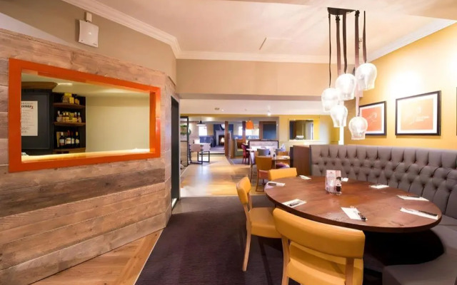 Premier Inn St. Neots - Colmworth Park