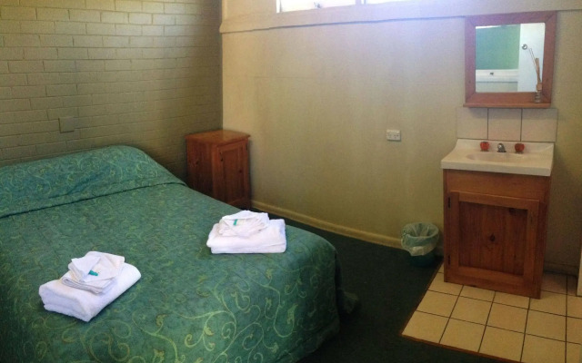 Rod 'N' Reel Hotel Motel Woodburn