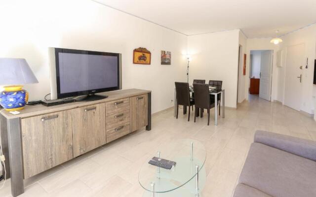 AC Appartment with terrace parking and pool- BENAKEY