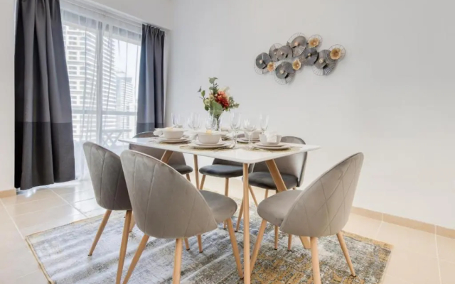 Serene Apt w Large Patio Cls to Bluewaters JBR - Hotel in ดูไบ - Photo 2