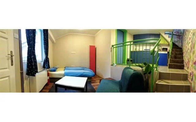 Varad Inn Hostel and Cafe