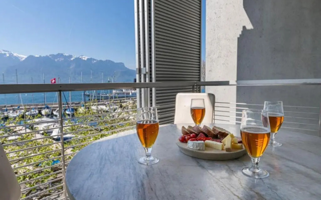 Lakeside Apartment with panoramic view on the lake