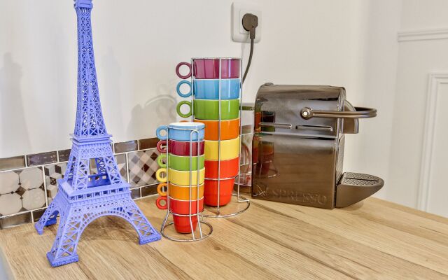 13 - Luxury Flat Eiffel Design 2