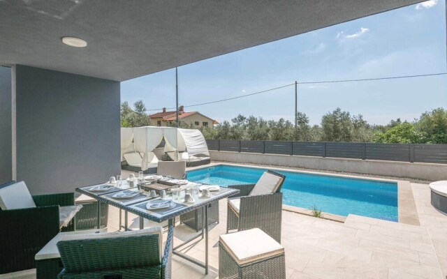 Awesome Home in Fazana With Wifi and 5 Bedrooms