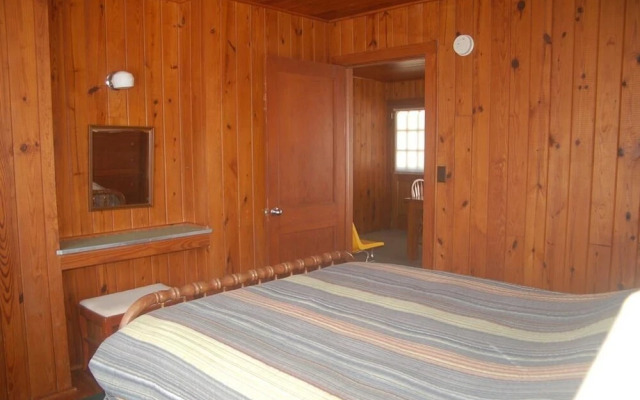 2035-2 Ellington, Upstairs