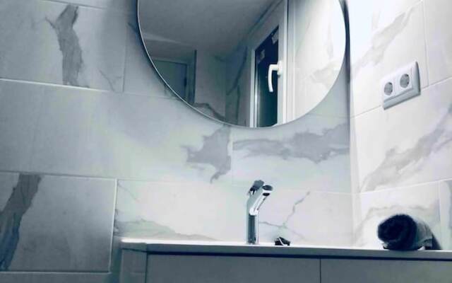Apartment with One Bedroom in Madrid, with Wifi