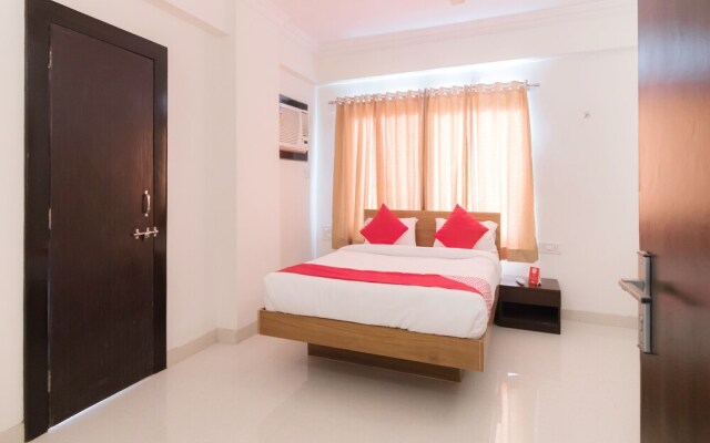 OYO Home 11410 Modern 3BHK Goverdhan Villas