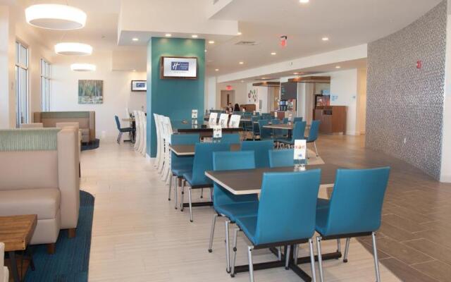 Holiday Inn Express & Suites Panama City Beach - Beachfront by IHG