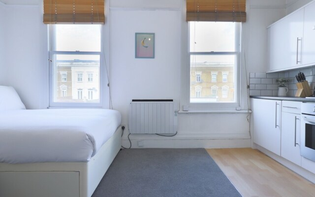 Cosy Studio In West London Fits 2