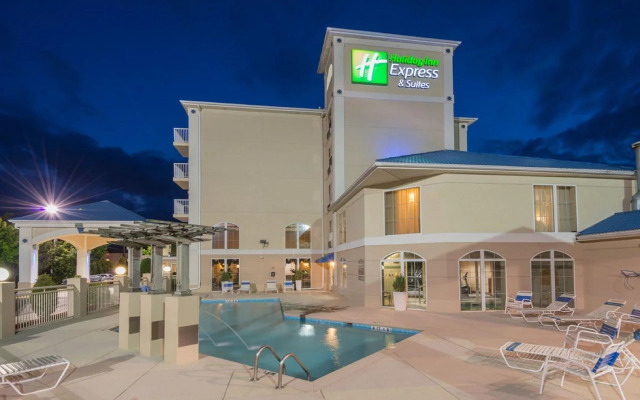 Holiday Inn Express & Suites Asheville SW - Outlet Ctr Area by IHG