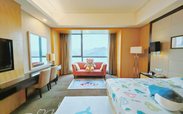 Crowne Plaza Yichang by IHG