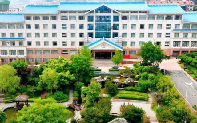 Yanzi Resort