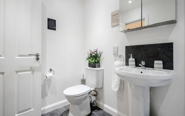 Real - Queens Serviced Apartments