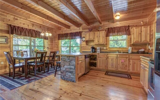 Triple Mountain View - Three Bedroom Cabin