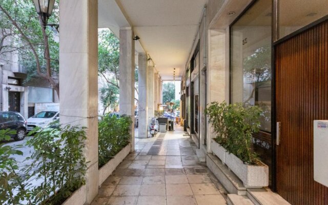 A short walk to Syntagma and Plaka - 100sqm 2 Bdrm Apt by Athenian Home