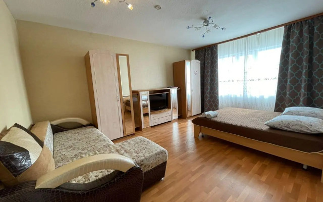 Apartments Live Here, district. Optimistov, 4/2