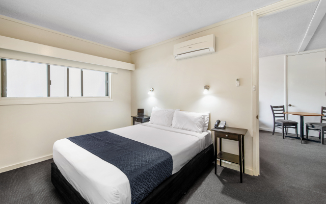 Comfort Hotel Adelaide Meridien