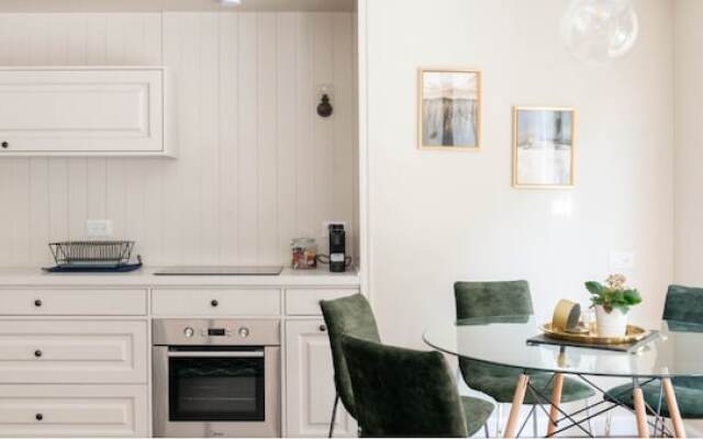 Diagonal-Stay Residency