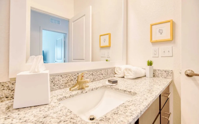 Grand Two Bedroom Two Bathroom Apartment with Balcony by The Scholar