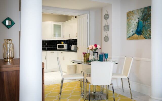 Exclusive Balcony Relax 2 bed Hyde Park Living