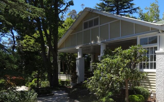 Corner Manor Leura