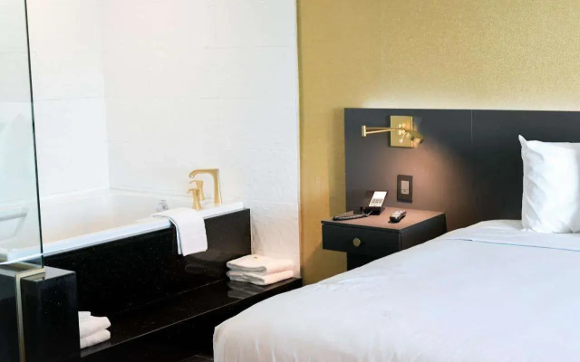 Glen Capri Inn & Suites - Burbank Universal