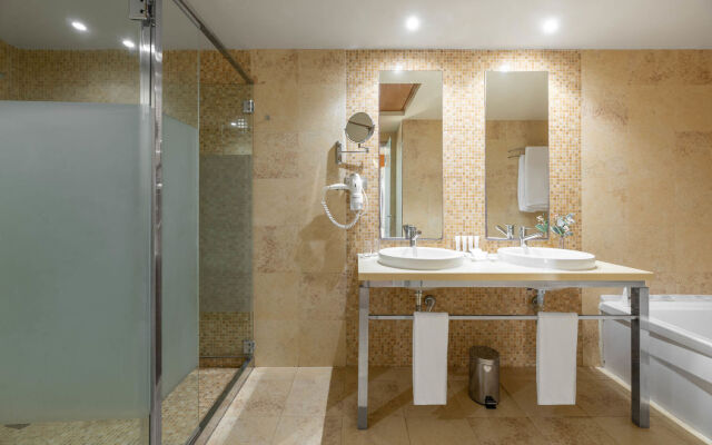 Elba Carlota Beach & Golf Resort