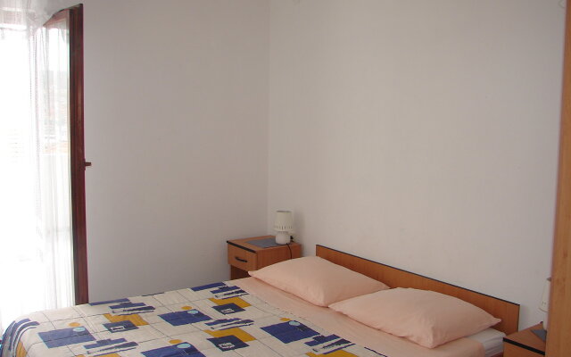 Apartment Port - great loaction and free parking: A1 Veliki  Murter, Island Murter