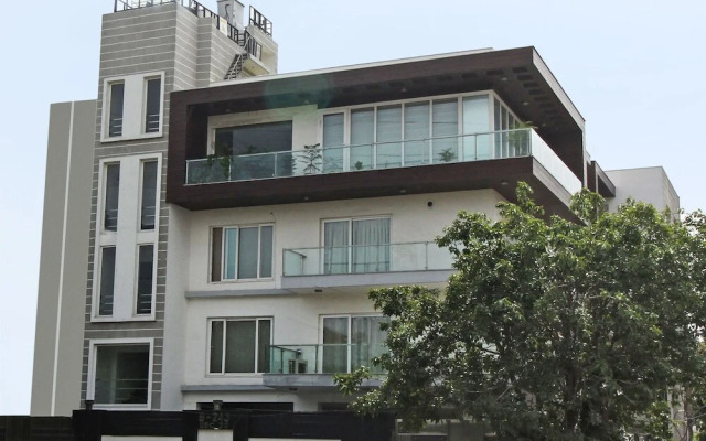 The Signature Hotel By OYO Rooms