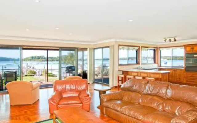 HAIS18G - Riverside Delight