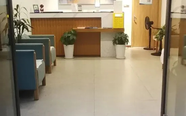 Qiyu Hotel (Chongqing Finance School Halo Shopping Park)
