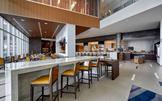 Calgary Airport Marriott In-Terminal Hotel